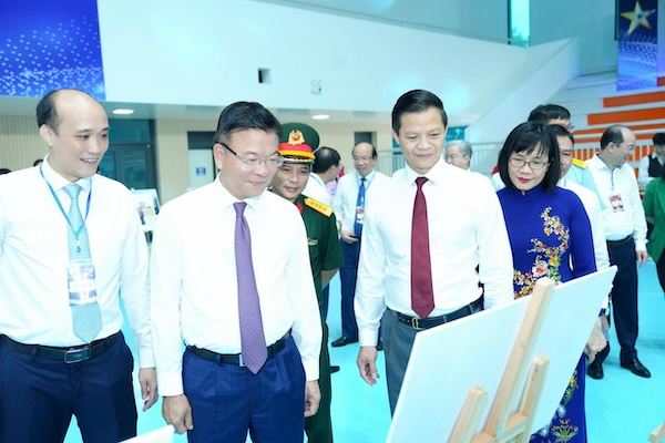Phó Thủ tướng Lê Thành Long dự Lễ gắn biển khánh thành cơ sở 2 của Trường Đại học Luật Hà Nội